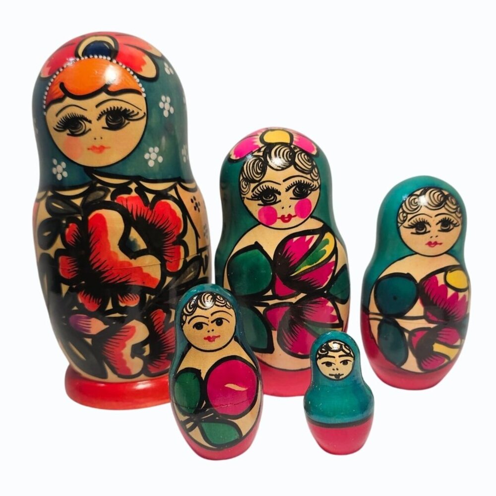 Vintage Russian Matryoshka Nesting Dolls Set Of 5 Ranging From 7" to 2 "